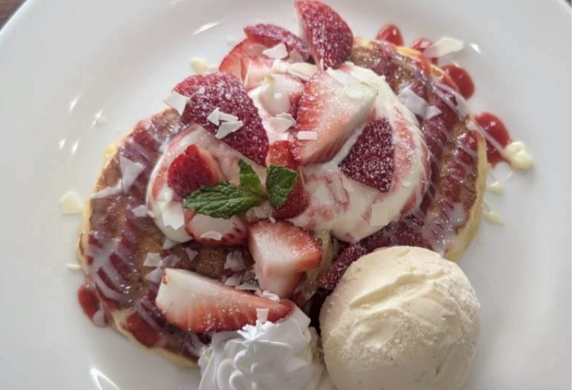 ふわふわ食感のいちごパンケーキにも抗えない。